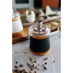 Devant 13 Devant -Joseph Joseph || Peugeot Soldes Magasin 200029 1 1 Moulin a poivre en bois effet cuir noir Ogo