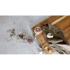 Moulin à Poivre En Bois Effet Cuir Noir -Joseph Joseph || Peugeot Soldes Magasin 200029 4 1 Moulin a poivre en bois effet cuir noir Ogo