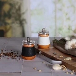 Moulin à Sel En Bois Effet Cuir Blanc 9 Moulin à Sel En Bois Effet Cuir Blanc -Joseph Joseph || Peugeot Soldes Magasin 200030 2 1 Moulin a sel en bois effet cuir blanc Ogo