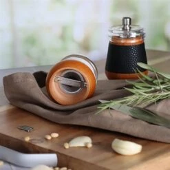 Moulin à Sel En Bois Effet Cuir Blanc 10 Moulin à Sel En Bois Effet Cuir Blanc -Joseph Joseph || Peugeot Soldes Magasin 200030 3 1 Moulin a sel en bois effet cuir blanc Ogo