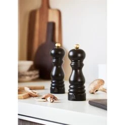 Peugeot Moulin à Sel Paris 18 Cm Marron -Joseph Joseph || Peugeot Soldes Magasin 20112 1 1 Moulin a sel Paris 18 cm marron Peugeot