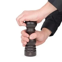 Peugeot Moulin à Sel Paris 18 Cm Marron -Joseph Joseph || Peugeot Soldes Magasin 20112 2 1 Moulin a sel Paris 18 cm marron Peugeot