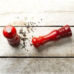 Le Creuset Lot De 2 Moulins à Sel Et à Poivre Cerise -Joseph Joseph || Peugeot Soldes Magasin 201900 1 1 Lot de 2 moulins a sel et a poivre cerise Le Creuset