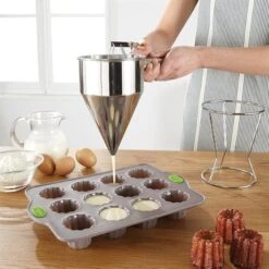 Lot Flexi'Plaque Silicone 30 Mini-canelés Et Entonnoir à Piston Pro -Joseph Joseph || Peugeot Soldes Magasin 519072 1 1 Lot Flexi Plaque silicone 30 mini caneles et entonnoir a piston pro Mathon