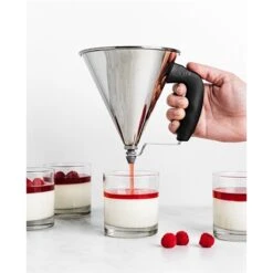 De Buyer Entonnoir à Piston Kwik Noir -Joseph Joseph || Peugeot Soldes Magasin 573050 3 1 Entonnoir a piston Kwik noir De Buyer