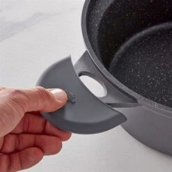 Set De 2 Maniques Grises En Silicone -Joseph Joseph || Peugeot Soldes Magasin 601201 2 4 Set de 2 maniques grises en silicone Inoxriv