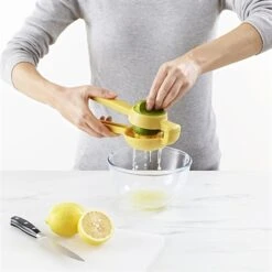 Joseph Joseph Presse-agrumes JuiceMax -Joseph Joseph || Peugeot Soldes Magasin 606038 4 1 Presse agrumes JuiceMax Joseph Joseph