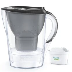 Carafe Filtrante Marella Graphite 2,4 L Et Filtre Maxtra Pro -Joseph Joseph || Peugeot Soldes Magasin 608022 1 2 Carafe filtrante Marella graphite 2 4 L et filtre Maxtra Pro Brita france