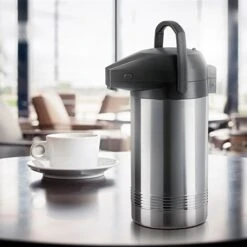 Emsa Pichet à Pompe Isotherme Inox 2 L -Joseph Joseph || Peugeot Soldes Magasin 670174 1 2 Pichet a pompe isotherme inox 2 L Emsa