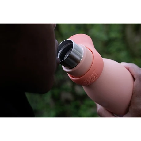 Joseph Joseph Bouteille Isotherme Isolée Sous Vide Loop 500 Ml Corail Mat 7 Joseph Joseph Bouteille Isotherme Isolée Sous Vide Loop 500 Ml Corail Mat – Image 5