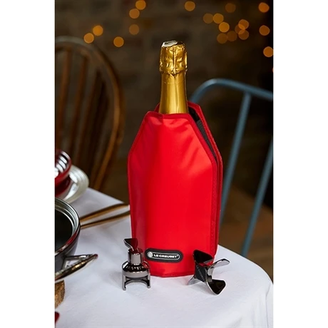 Le Creuset Rafraîchisseur De Bouteille Coloris Cerise 4 Le Creuset Rafraîchisseur De Bouteille Coloris Cerise – Image 2