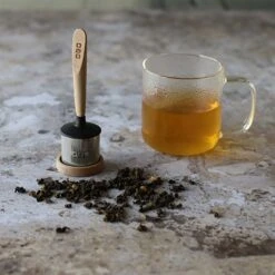 Infuseur à Thé En Hêtre Et Inox Oscar -Joseph Joseph || Peugeot Soldes Magasin 880059 1 1 Infuseur a the en hetre et inox Oscar Ogo